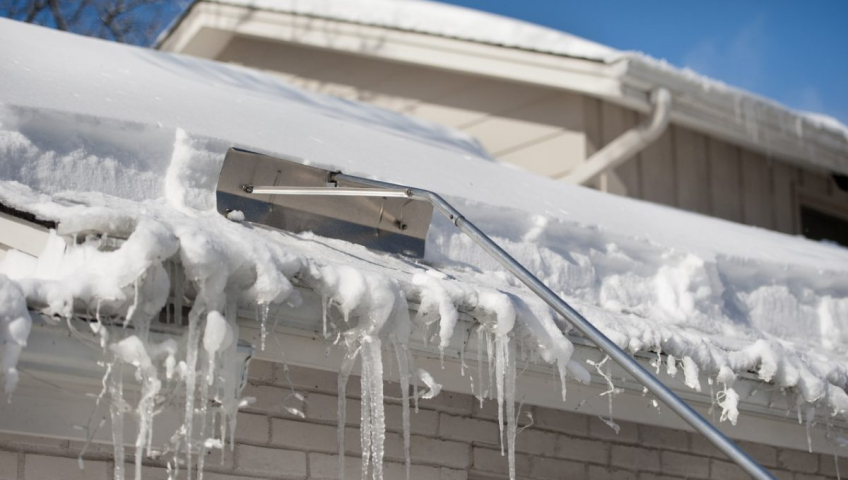 Очистка крыш от снега: все, что нужно знать